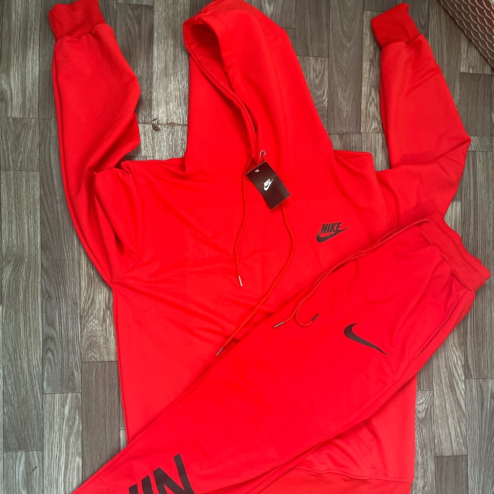 Men tracksuit🤍